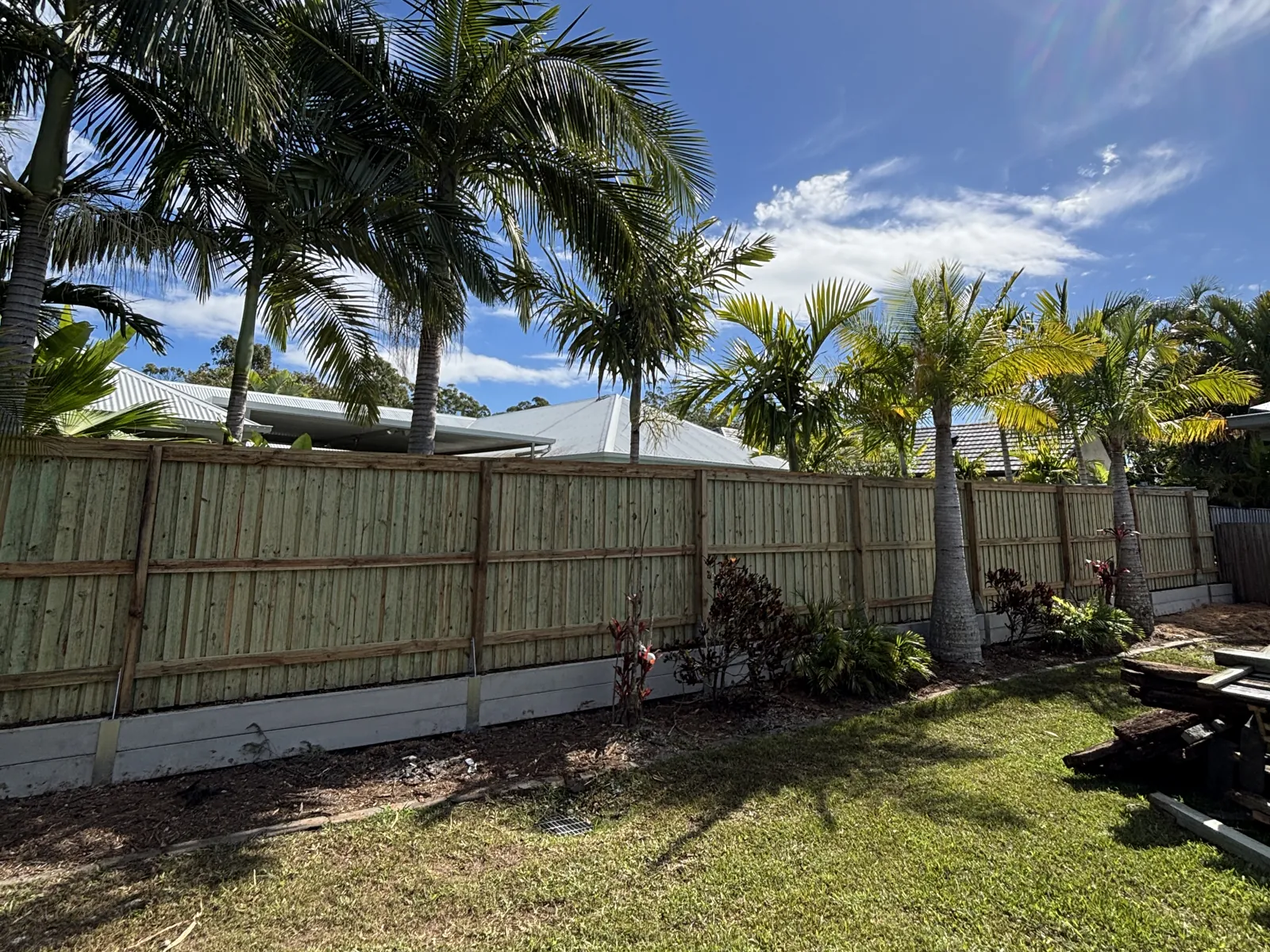 Lapped and capped paling fence